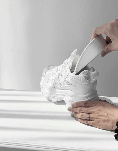 하루 종일 신어도 편안한 최고급 쿠션 데일리 운동화 1A8ZG8